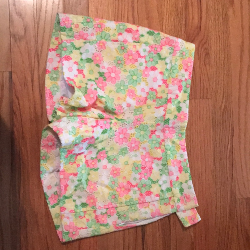 Lilly Pulitzer short size 4